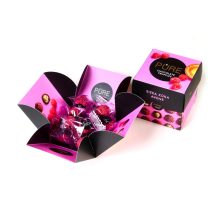 Pure - Cube - Sajtortás Trüffelkrémmel töltött Tejcsokoládé Málnás Szórással 96g